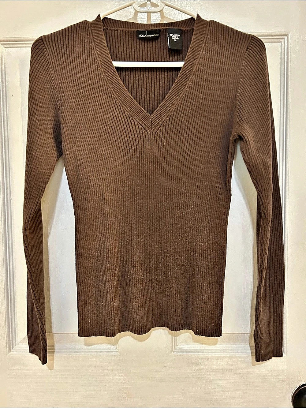 Medium Vintage Victoria’s Secret Moda International Brown V-Neck Cotton Sweater